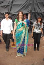 Sonam Kapoor spotted in a saree in Mehboob Studio on 2nd Aug 2010 (9).JPG